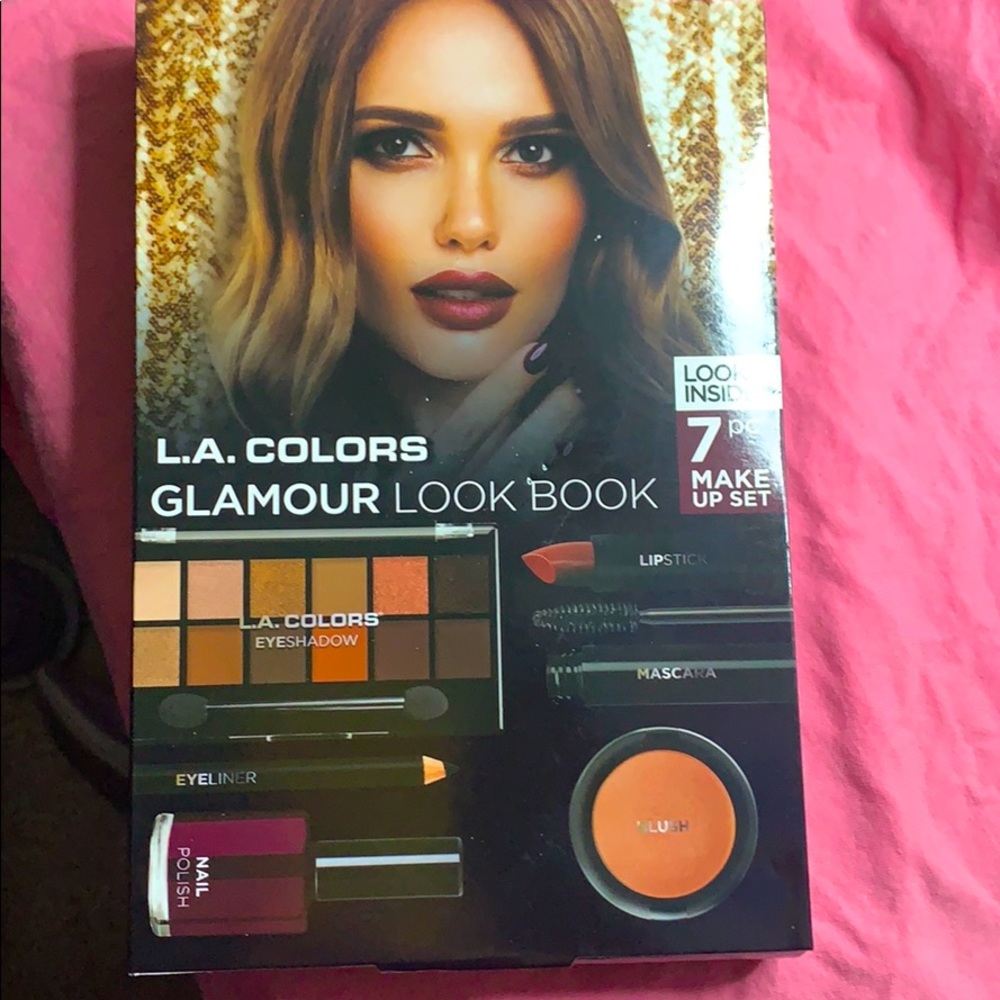 🛍🛍😍😍😍BRAND NEW 7 piece makeup set